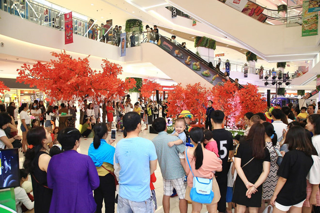 Nhiều khách hàng tham gia hoạt động ý nghĩa trong ngày Vu Lan báo hiếu (17/8) tại Gigamall.